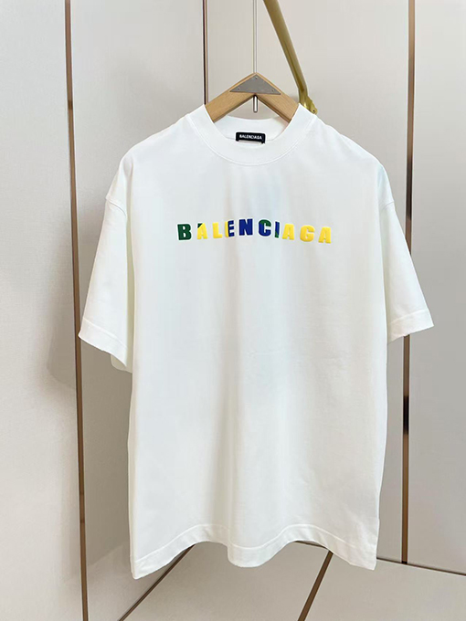 バレンシアガ立体色のアルファベットTシャツ