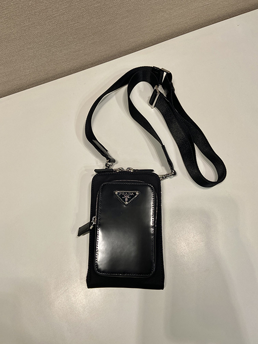 プラダスマートフォンバッグ