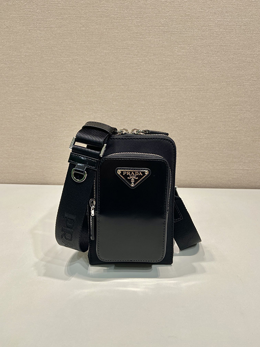 プラダスマートフォンバッグ