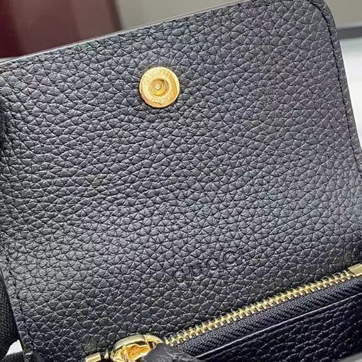 グッチ牛革短い財布