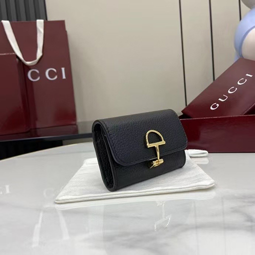グッチ牛革短い財布