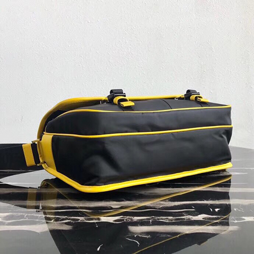 プラダメンズショルダーバッグ