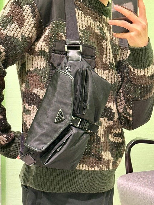 プラダコピーナイロンショルダーバッグ
