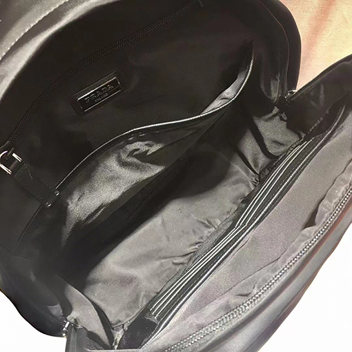 プラダ多機能リュックサック