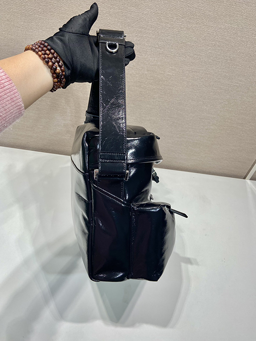 プラダ新しいバッグ