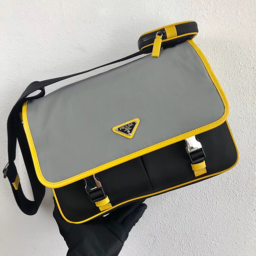 プラダメンズショルダーバッグ