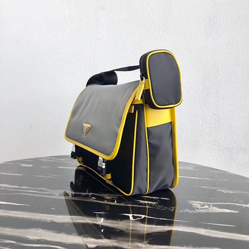プラダメンズショルダーバッグ