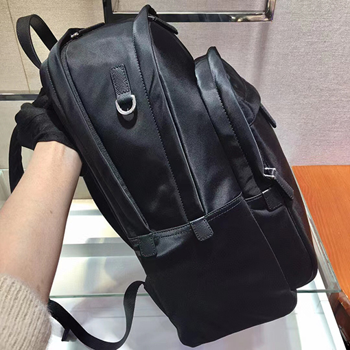 プラダ多機能リュックサック