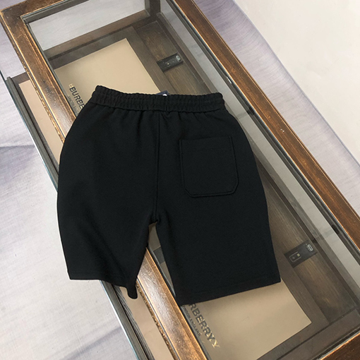プラダコピー三角形のロゴが付いたショーツ