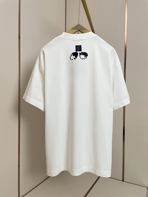 ルイヴィトン2025ショー愛のTシャツ