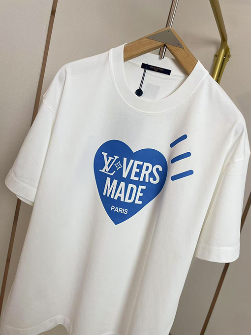 ルイヴィトン2025ショー愛のTシャツ