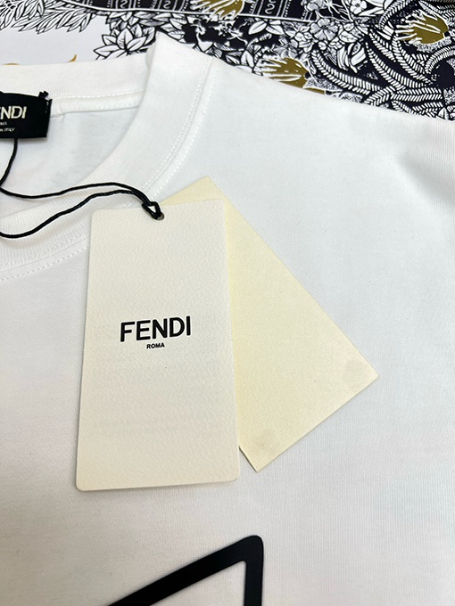 フェンディクラシックカラーTシャツ