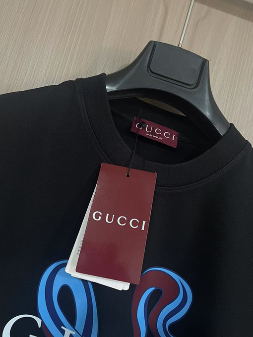 グッチスネークイヤー限定アルファベットTシャツ