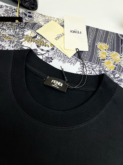 フェンディクラシックカラーTシャツ