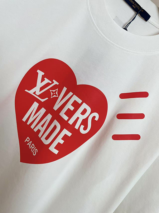 ルイヴィトン2025ショー愛のTシャツ