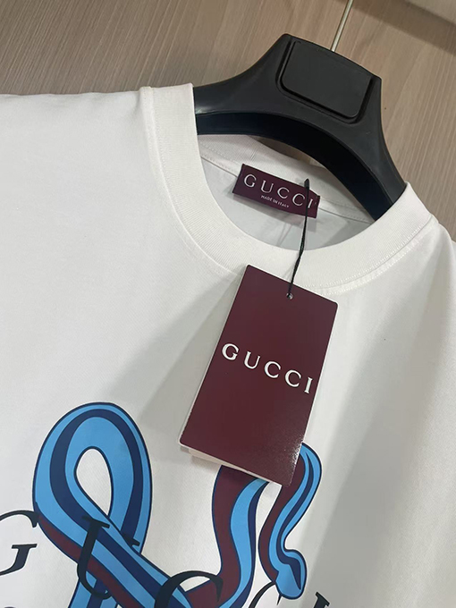 グッチスネークイヤー限定アルファベットTシャツ