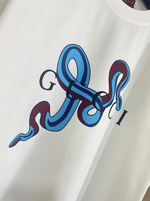 グッチスネークイヤー限定アルファベットTシャツ