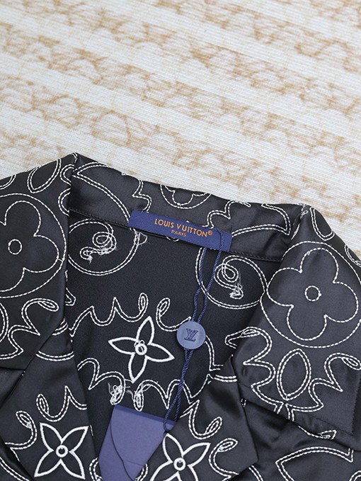 ルイヴィトン刺繍入りショートスリーブシャツ