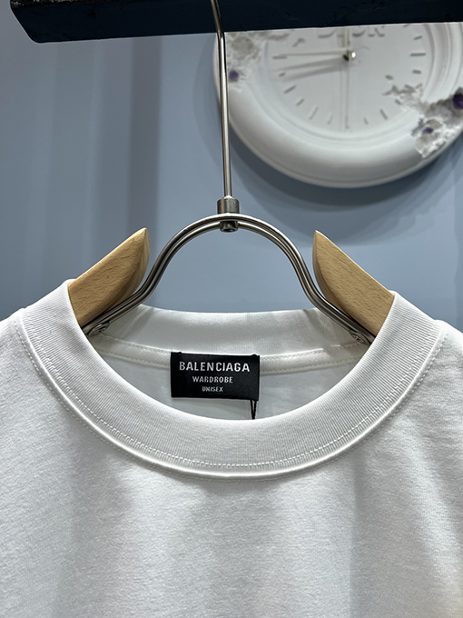 バレンシアガ新しいエコロゴ半袖Tシャツ
