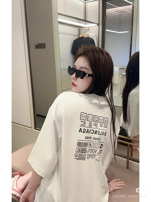 バレンシアガ新しいエコロゴ半袖Tシャツ