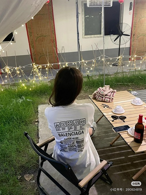 バレンシアガ新しいエコロゴ半袖Tシャツ