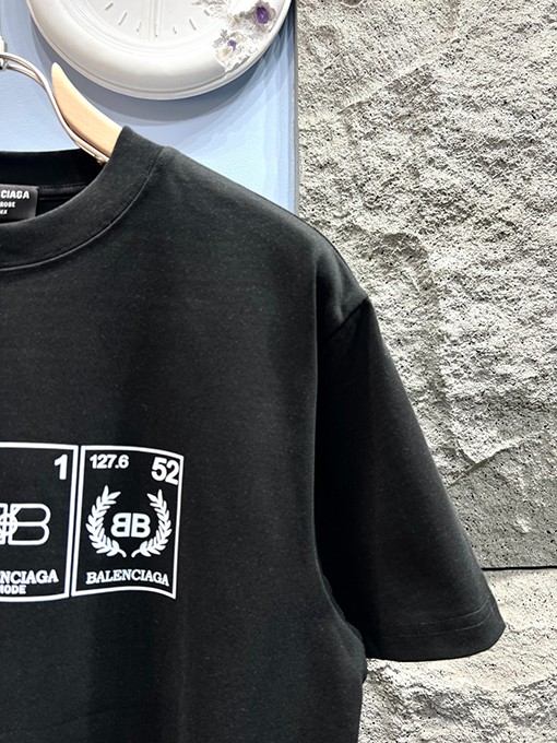 バレンシアガ新しいエコロゴ半袖Tシャツ
