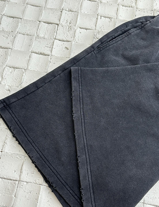 バレンシアガ麦穂刺繍が際立つヴィンテージ風スウェットショーツ