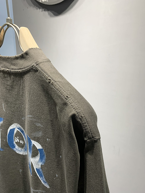 ディオール新しい手描きグラフィックTシャツ