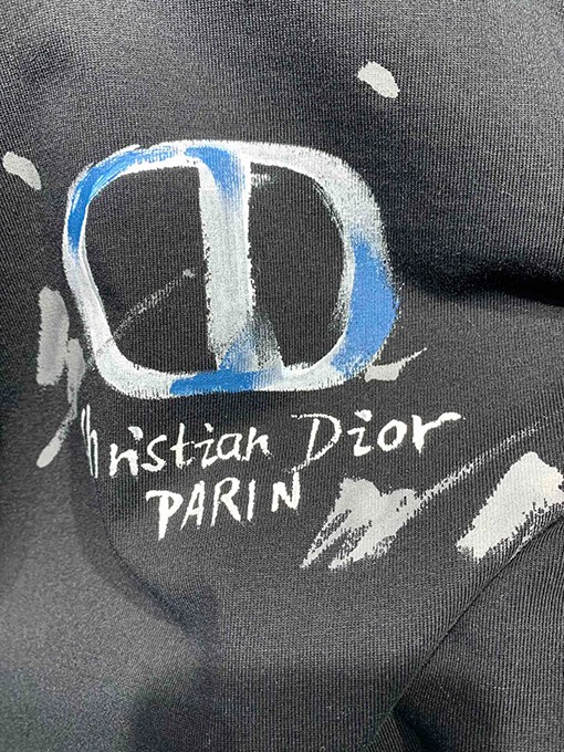ディオール新しい手描きグラフィックTシャツ