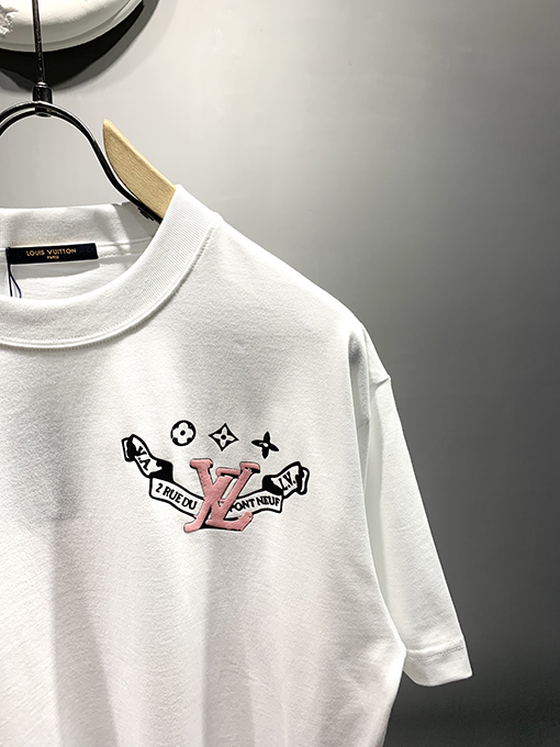 ルイヴィトンコピーロゴプリントTシャツ