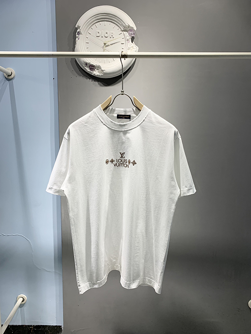 ルイヴィトンスーパーコピー新しいロゴフォームTシャツ