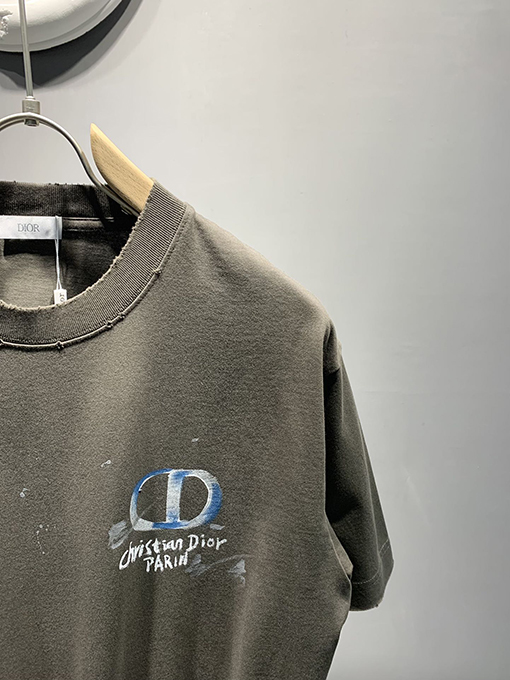 ディオール新しい手描きグラフィックTシャツ