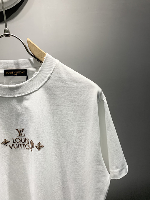 ルイヴィトンスーパーコピー新しいロゴフォームTシャツ