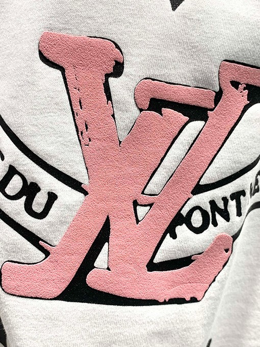 ルイヴィトンコピーロゴプリントTシャツ