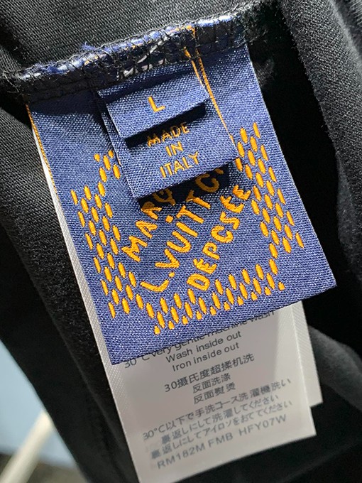 ルイヴィトンコピーロゴプリントTシャツ