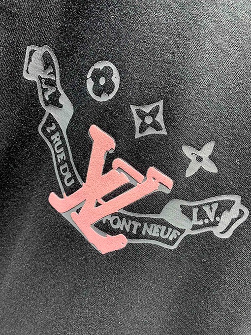 ルイヴィトンコピーロゴプリントTシャツ
