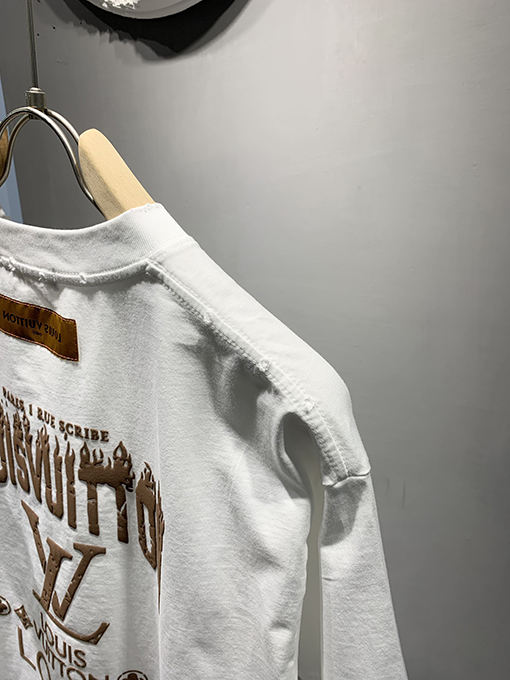 ルイヴィトンスーパーコピー新しいロゴフォームTシャツ