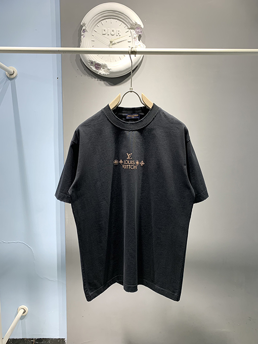 ルイヴィトンスーパーコピー新しいロゴフォームTシャツ