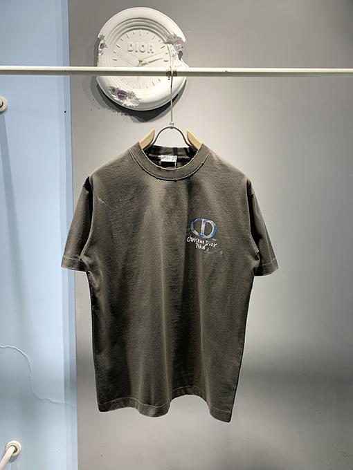 ディオール新しい手描きグラフィックTシャツ