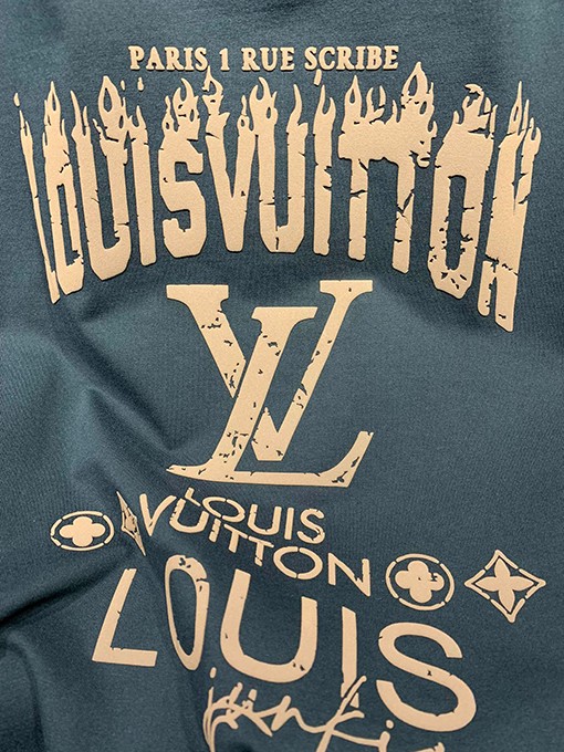 ルイヴィトンスーパーコピー新しいロゴフォームTシャツ