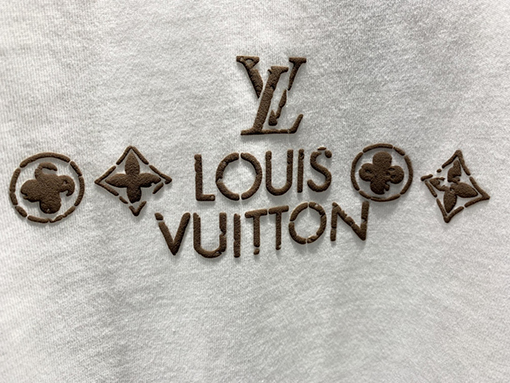 ルイヴィトンスーパーコピー新しいロゴフォームTシャツ