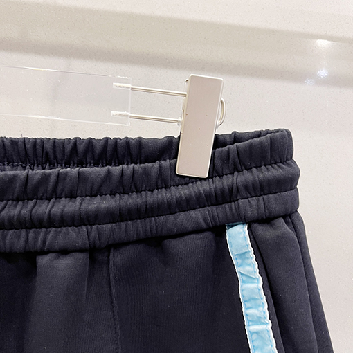 ルイヴィトン刺繍大きな文字のロゴショーツ