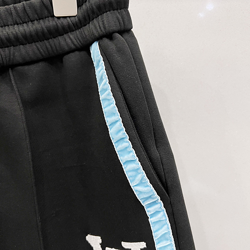 ルイヴィトン刺繍大きな文字のロゴショーツ