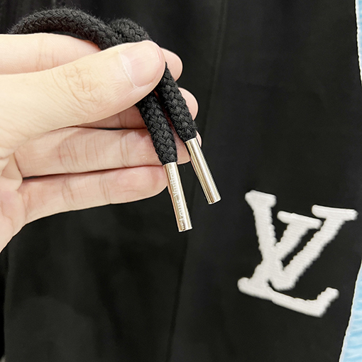ルイヴィトン刺繍大きな文字のロゴショーツ