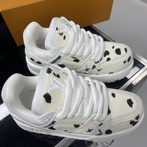 ルイヴィトン Trainer Maxi 24SS 牛のスニーカー