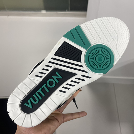 ルイヴィトンコピー  レディース Louis V Skate Sneaker 24FW スニーカー