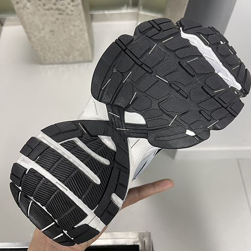 バレンシアガ tapler Runne 24Ss ステープル釘ヴィンテージパパ靴