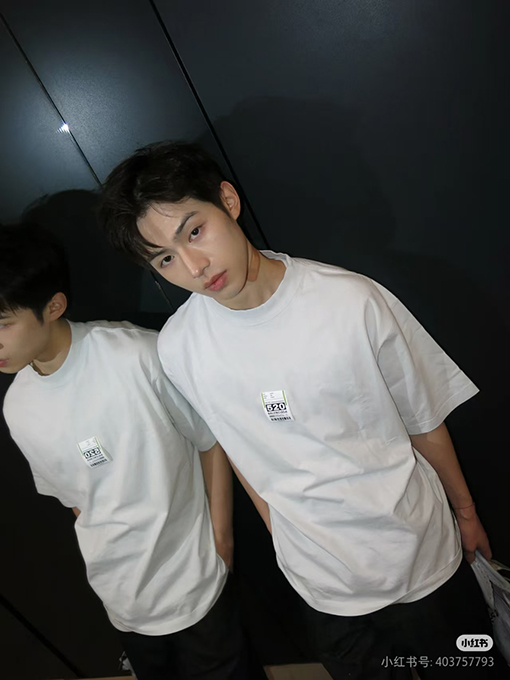 バレンシアガ25ssバレンタイン限定520タグ付箋丸首半袖Tシャツ