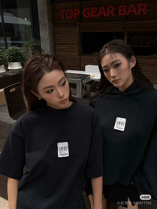 バレンシアガ25ssバレンタイン限定520タグ付箋丸首半袖Tシャツ