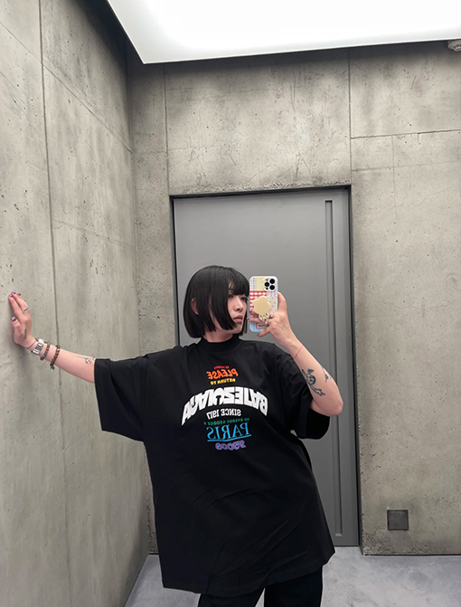 バレンシアガ限定刺繍半袖Tシャツ
